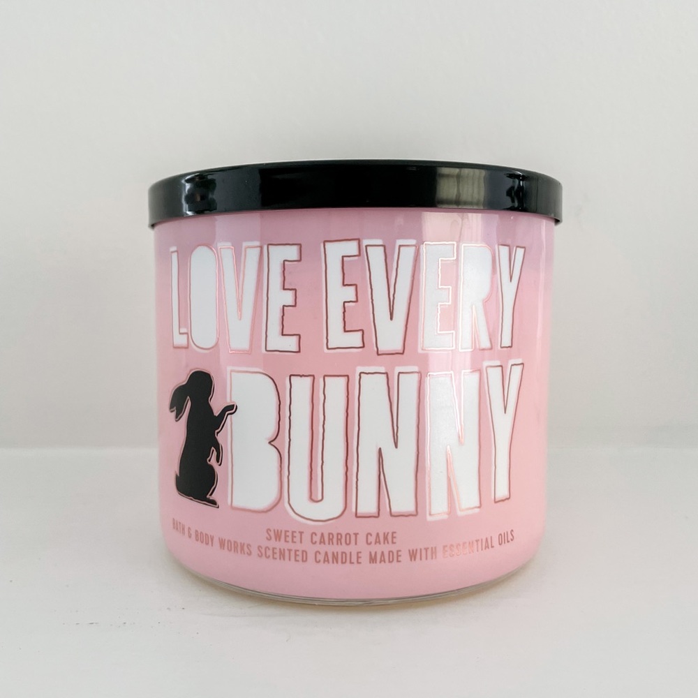 BBW Love every bunny sweet carrot cake candle - Picture 1 of 3